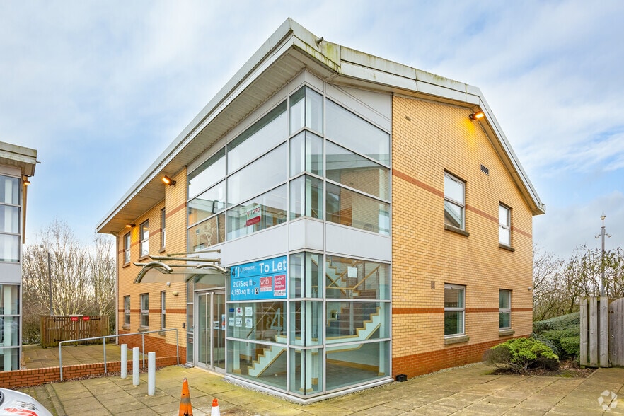 Turnberry Park Rd, Morley for lease - Primary Photo - Image 2 of 4