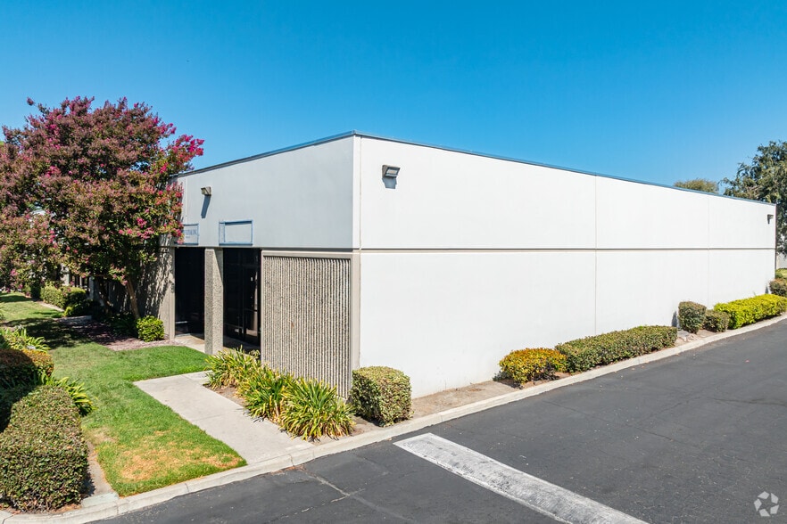 13781 Roswell Ave, Chino, CA for lease - Interior Photo - Image 3 of 4