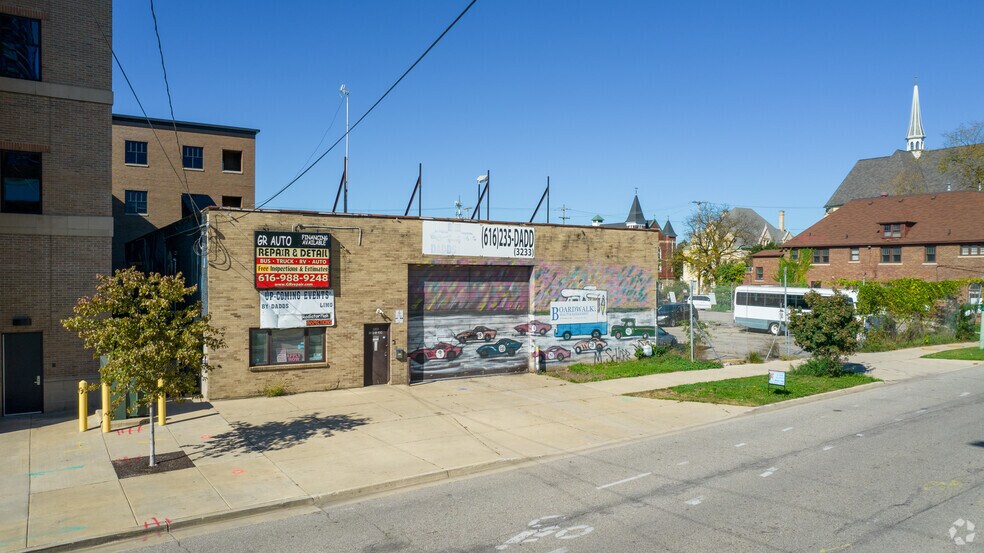 407 Turner Ave NW, Grand Rapids, MI à vendre - Photo du bâtiment - Image 3 de 34