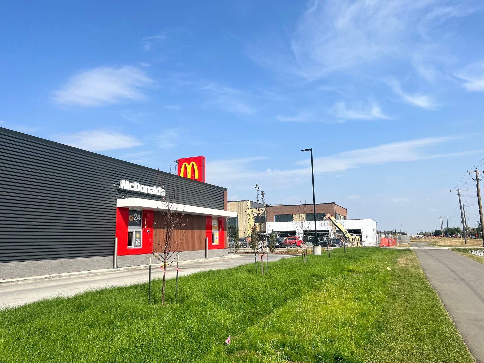 16715 - 16735 - 71 NW St, Edmonton, AB à louer Photo principale- Image 1 de 5