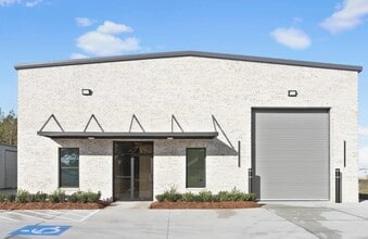 440 Eastbank st, Gonzales, LA for lease Interior Photo- Image 1 of 3