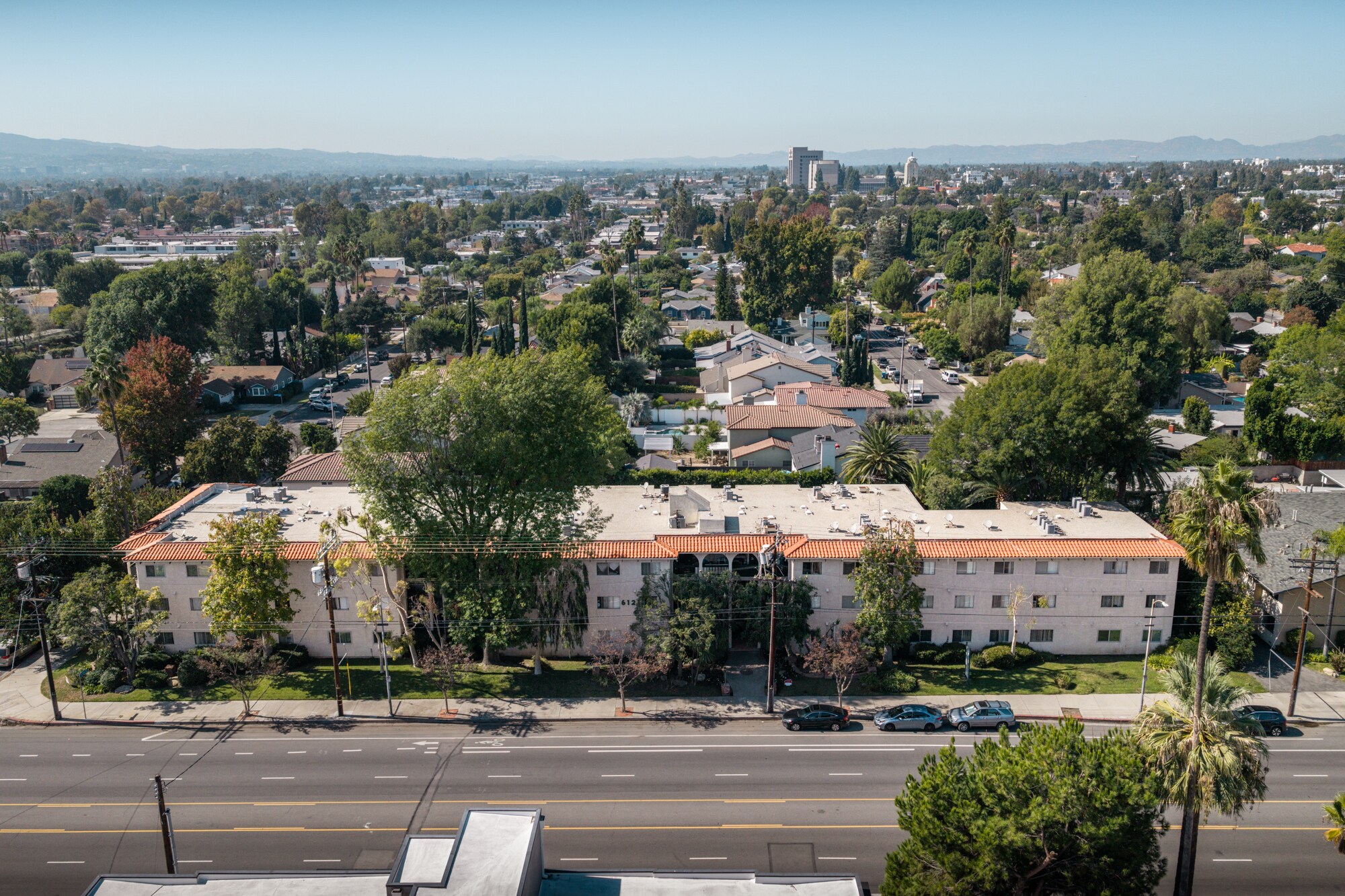 6121 Woodman Ave, Van Nuys, CA à vendre Photo du bâtiment- Image 1 de 62