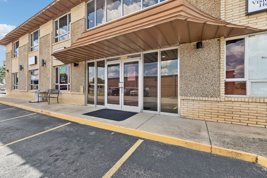 506 College St W, Fayetteville, TN for sale - Building Photo - Image 2 of 50