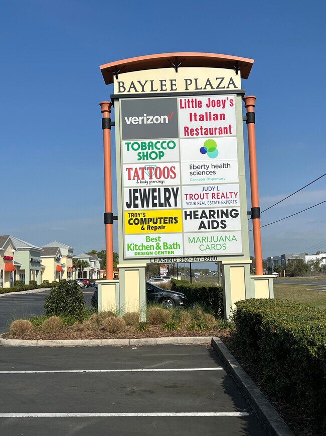Plus de détails pour 16770 S Us Highway 441, Summerfield, FL - Commerce de détail à louer