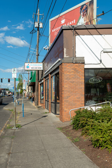 7110 NE Sandy Blvd, Portland, OR à louer - Photo du b timent - Image 3 de 12