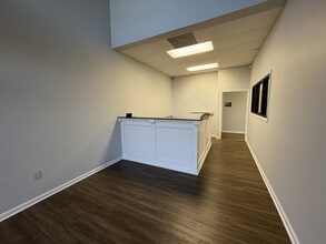 1040 Wildewood Centre Dr, Columbia, SC for lease Interior Photo- Image 2 of 26