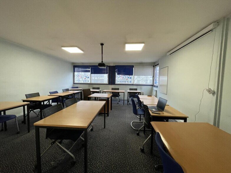 Office in Cergy for sale - Interior Photo - Image 3 of 11