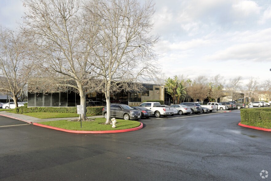 2890 E Inland Empire Blvd, Ontario, CA à louer - Photo du bâtiment - Image 3 de 5
