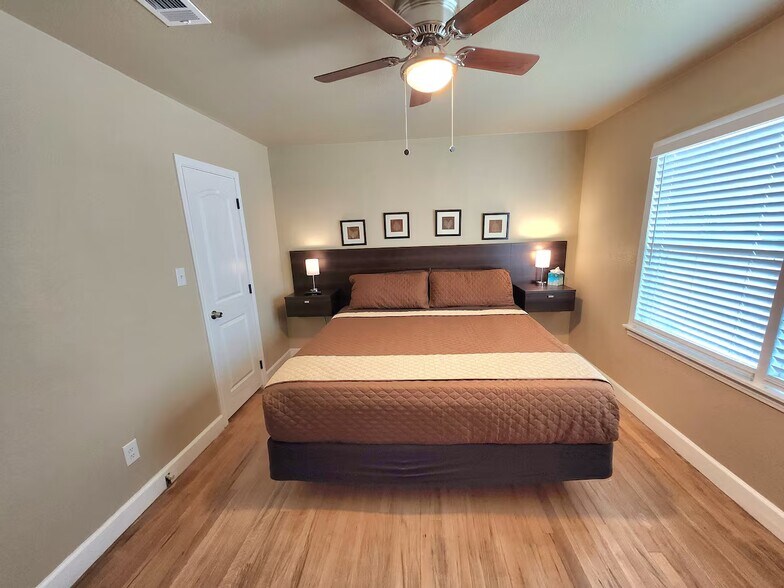 2430 21st St, Lubbock, TX for sale - Interior Photo - Image 2 of 25
