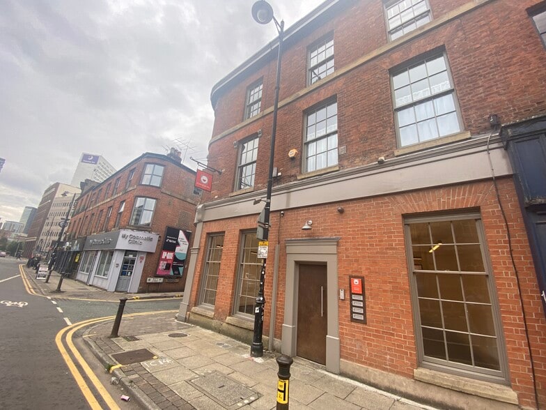 81-83 Chapel St, Salford for lease - Building Photo - Image 3 of 9