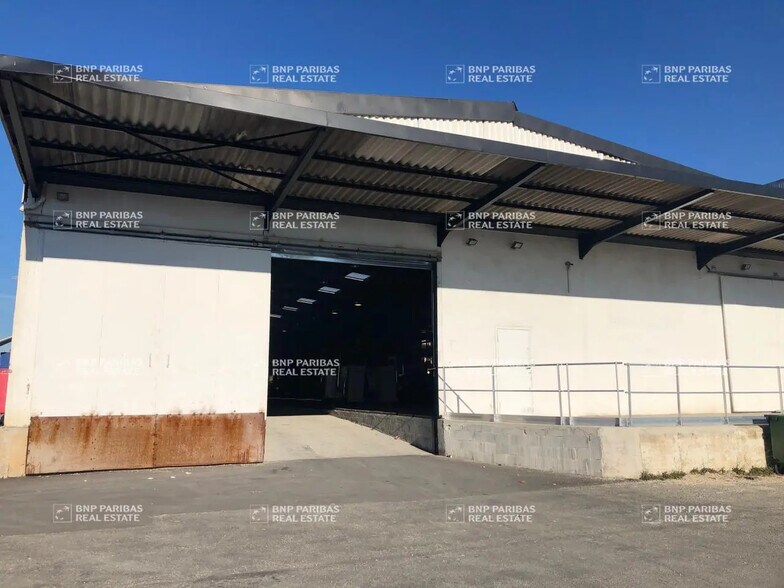 Office in Vitrolles for lease - Building Photo - Image 3 of 10