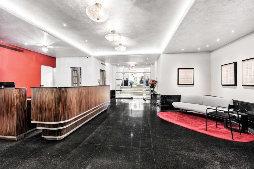 307-310 E 44th St, New York, NY for lease - Lobby - Image 3 of 13