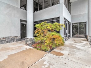 902 Fleming St, Hendersonville, NC for lease Interior Photo- Image 2 of 21