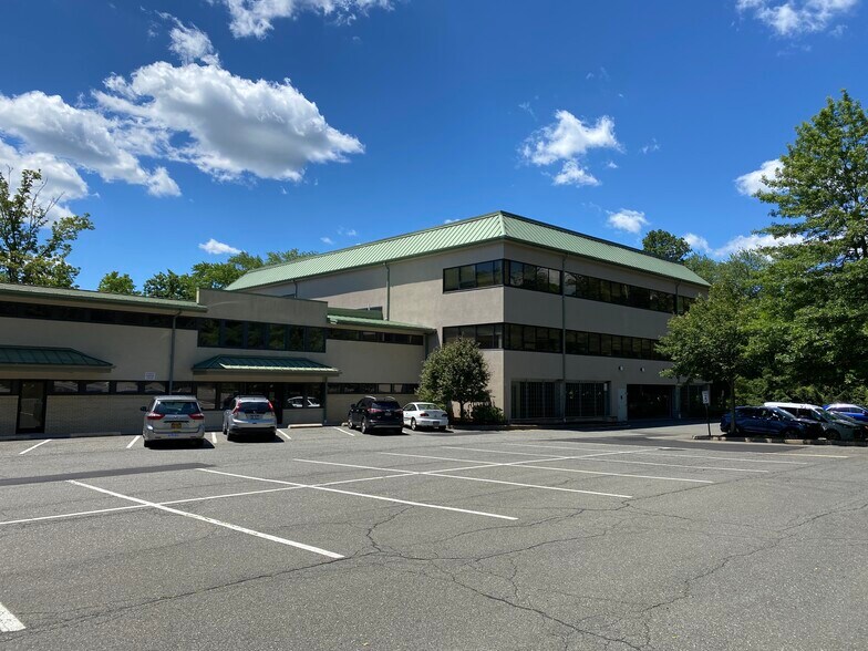 345 N Main St, New City, NY à louer - Photo du bâtiment - Image 3 de 14