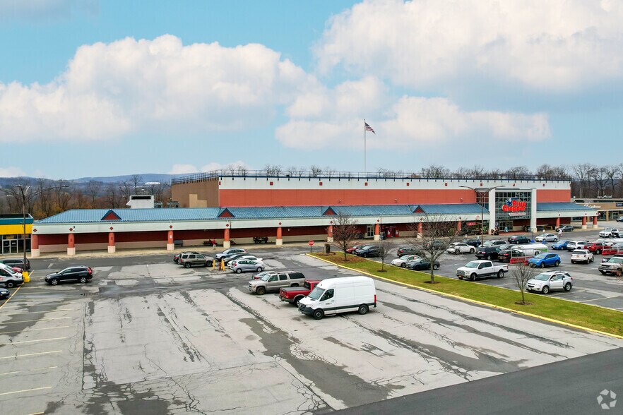 2555-2605 South Rd, Poughkeepsie, NY à louer - Photo du bâtiment - Image 2 de 15
