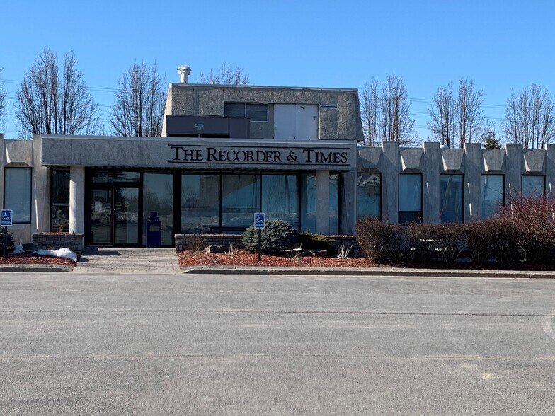 2479 Parkedale Ave W, Brockville, ON à louer - Photo du bâtiment - Image 2 de 14