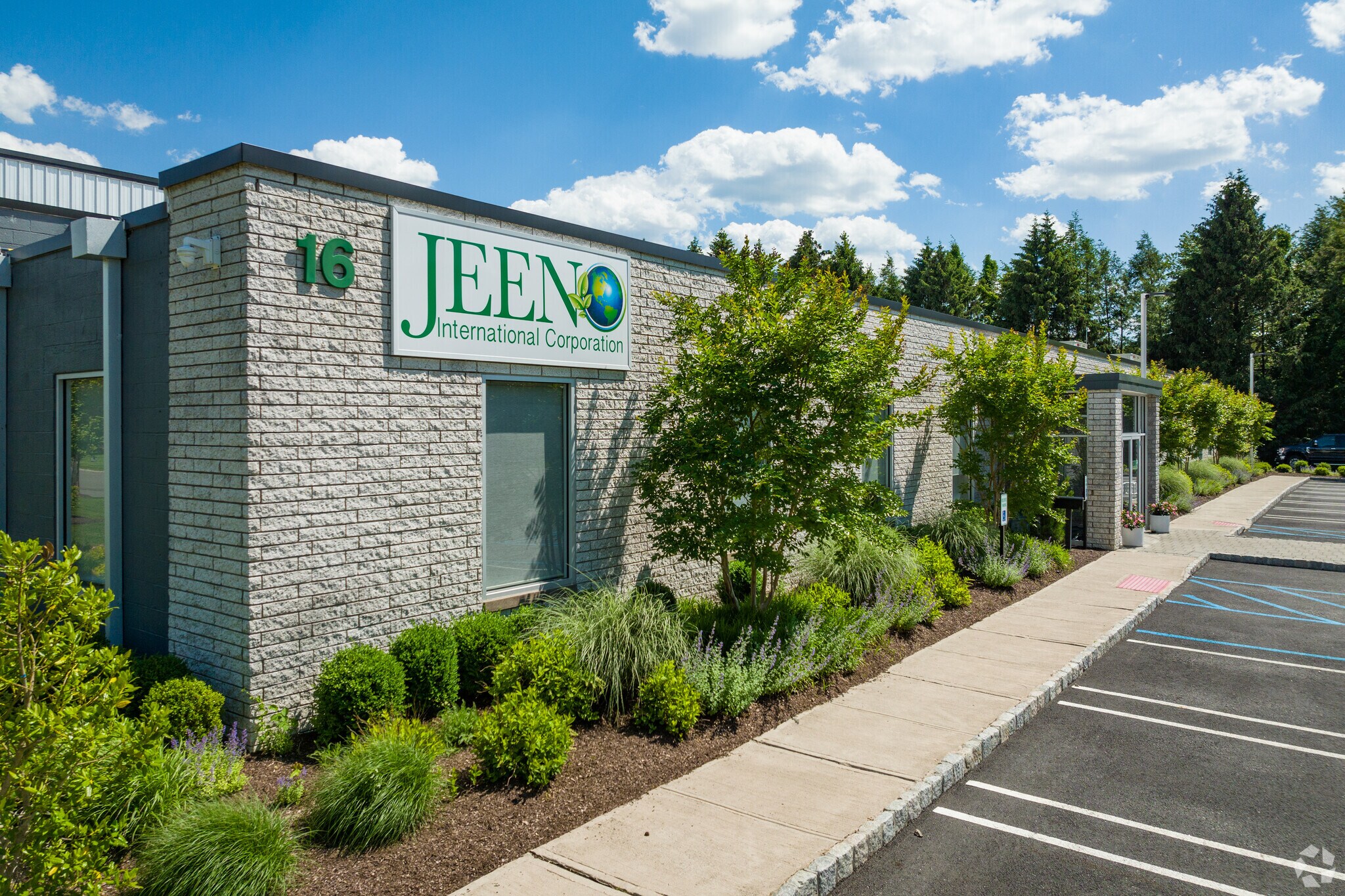 16 Law Dr, Fairfield, NJ for lease Primary Photo- Image 1 of 6