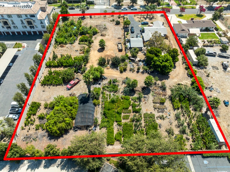 890 S Magnolia Ave, Ontario, CA à vendre - Photo du bâtiment - Image 2 de 6
