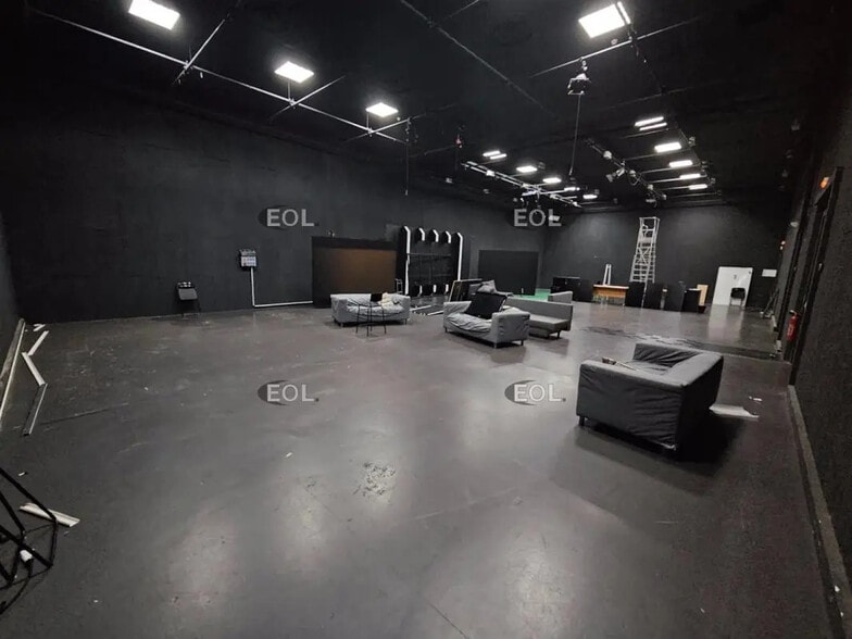 Flex in Ivry-sur-Seine for lease - Interior Photo - Image 2 of 9