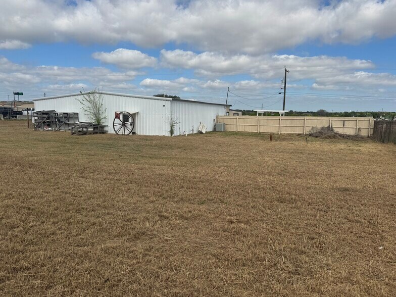 14550 E Interstate 10, Marion, TX à louer - Photo du bâtiment - Image 3 de 13