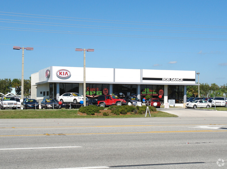 1700 E Merritt Island Cswy, Merritt Island, FL for lease - Primary Photo - Image 1 of 15