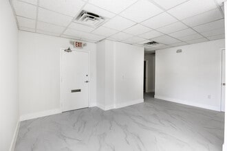 150 NW 70th Ave, Plantation, FL à louer Photo intérieure- Image 2 de 9