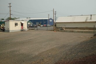 205 SE Railroad Blvd, Redmond, OR for lease Building Photo- Image 2 of 7