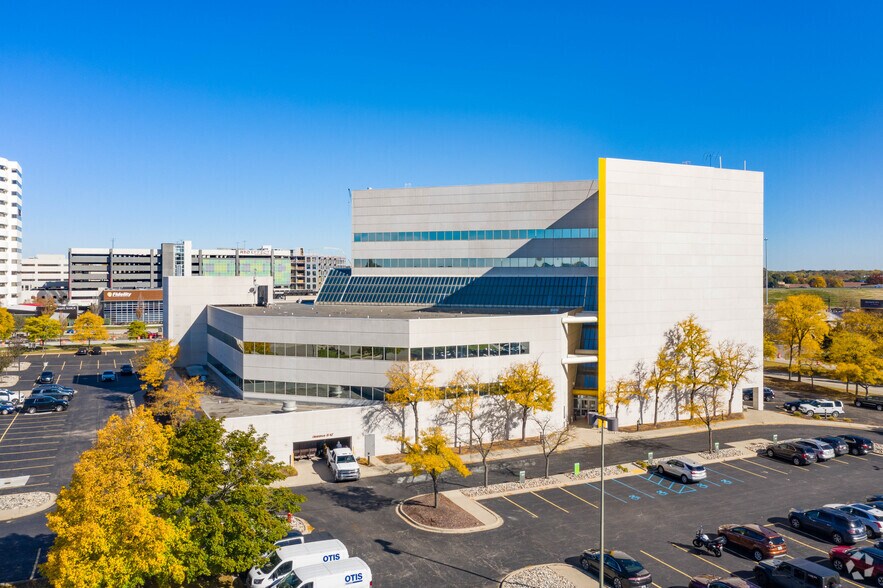 801-803 W Big Beaver Rd, Troy, MI for lease - Building Photo - Image 3 of 171