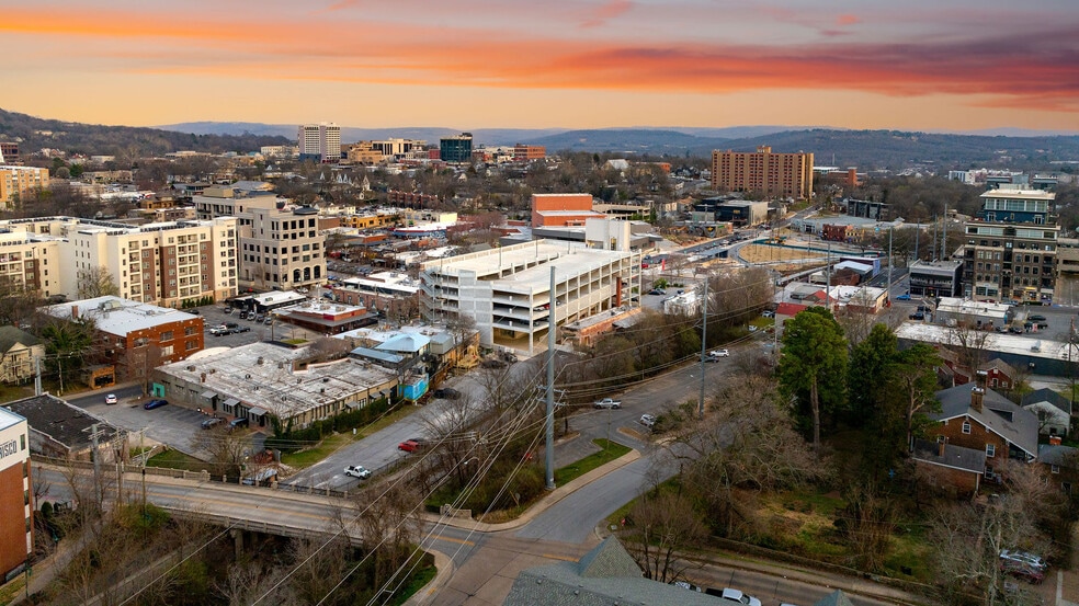 325 N West Ave, Fayetteville, AR for lease - Building Photo - Image 3 of 13