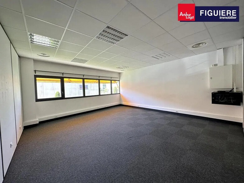 130 Rue Frédéric Joliot Curie, Aix-en-Provence for lease - Interior Photo - Image 2 of 27