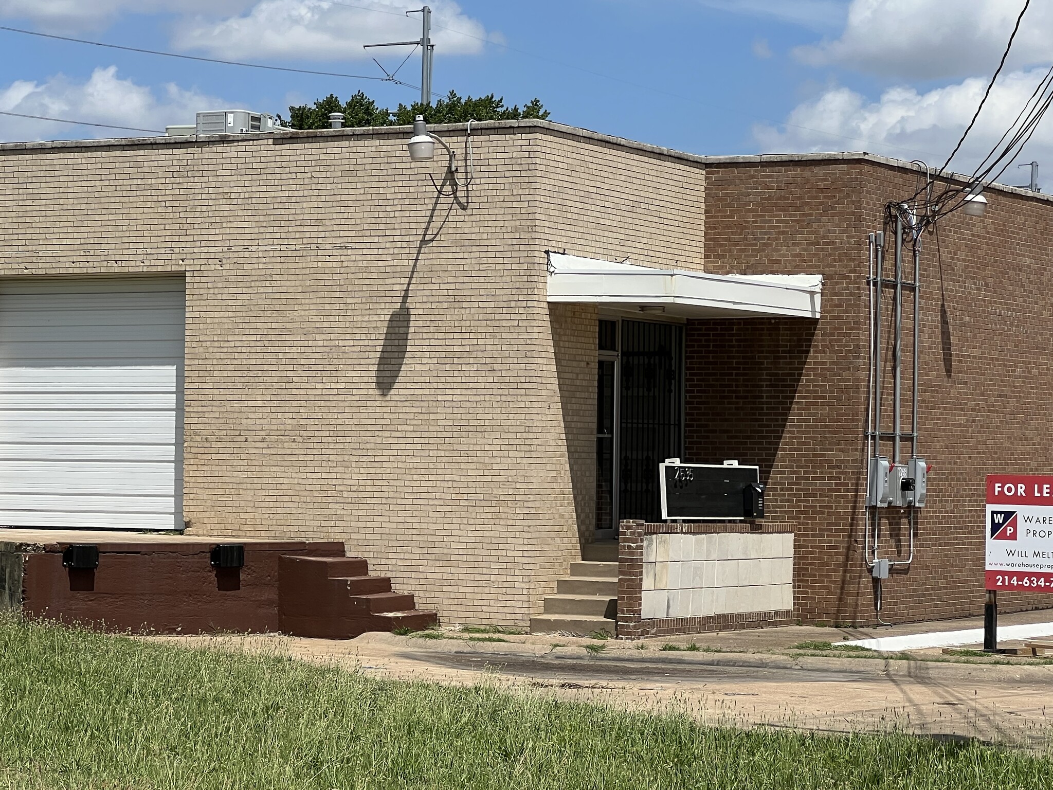 2535 Farrington St, Dallas, TX for lease Building Photo- Image 1 of 7