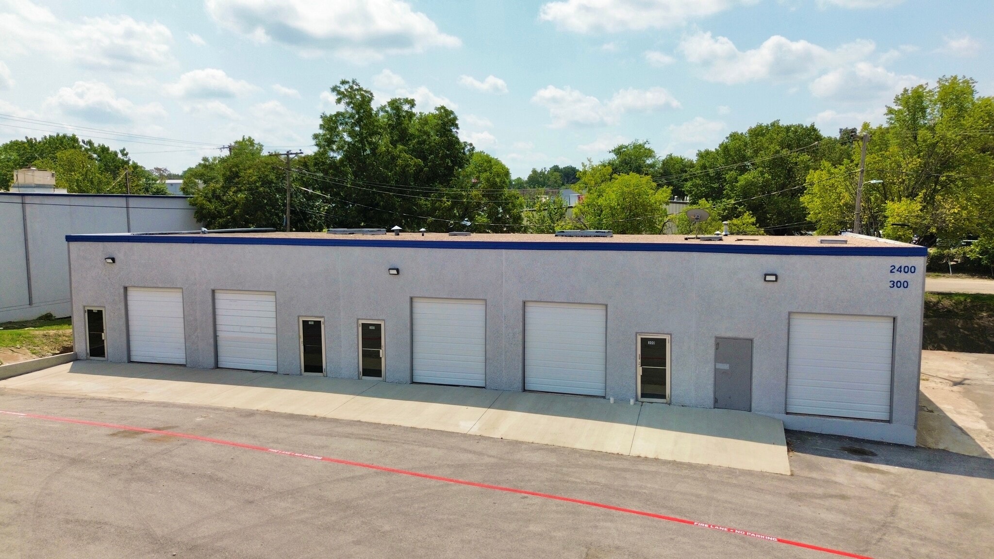 2402-2404 Blue Smoke Ct, Fort Worth, TX for lease Building Photo- Image 1 of 4