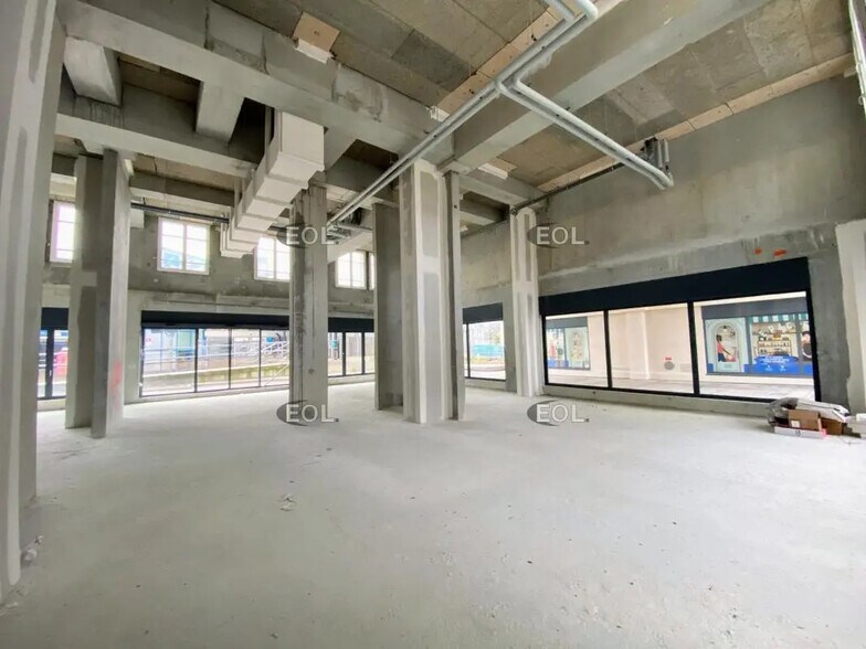 Retail in Clamart for lease - Interior Photo - Image 3 of 5