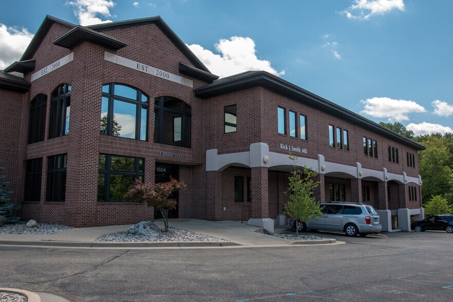 1504 E Grand River Ave, East Lansing, MI à louer - Photo du bâtiment - Image 2 de 7