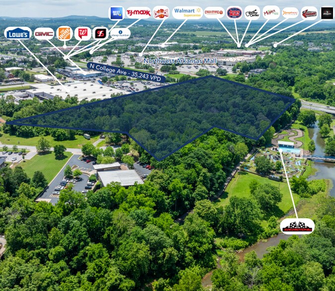 N Waterside Court, Fayetteville, AR à vendre - Photo du bâtiment - Image 2 de 5