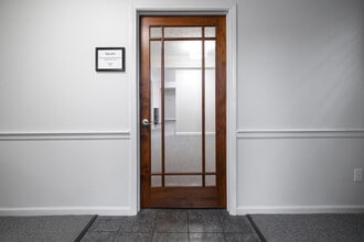 216 E Reynolds Rd, Lexington, KY for lease Interior Photo- Image 1 of 25