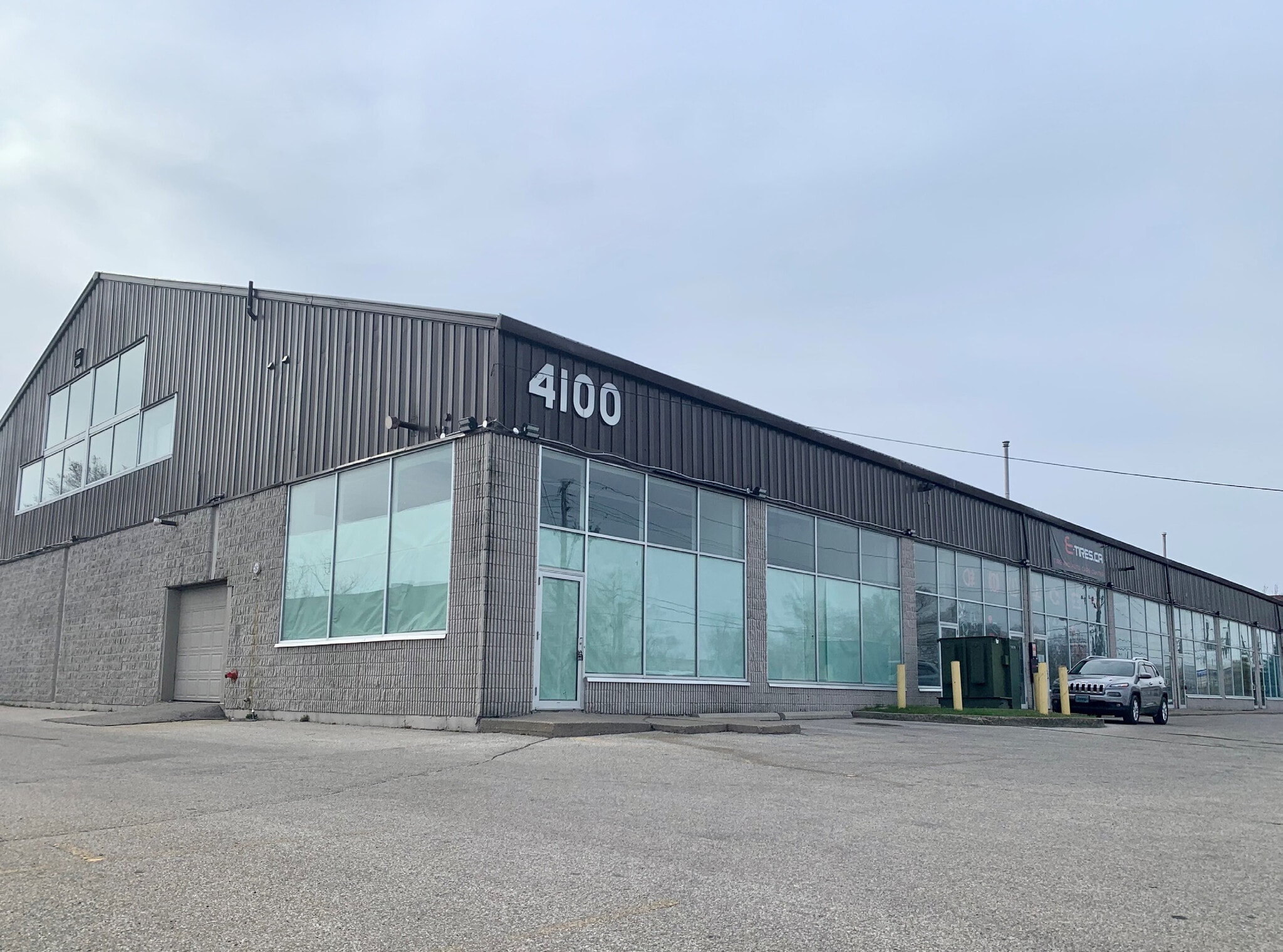 4100 Chesswood Dr, Toronto, ON for lease Primary Photo- Image 1 of 10