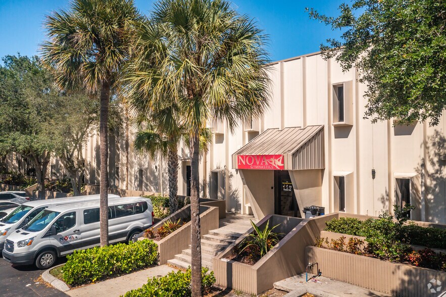 2100-2290 SW 71st Ter, Davie, FL à louer - Photo du bâtiment - Image 2 de 3