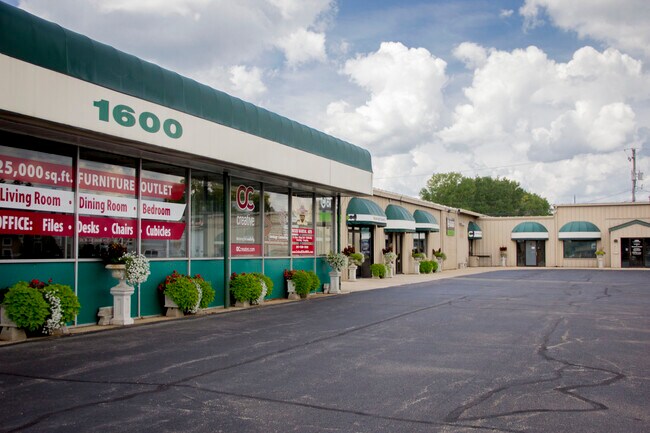 Plus de détails pour 1600 E Lincoln Hwy, Dekalb, IL - Bureau, Bureau/Commerce de détail à louer