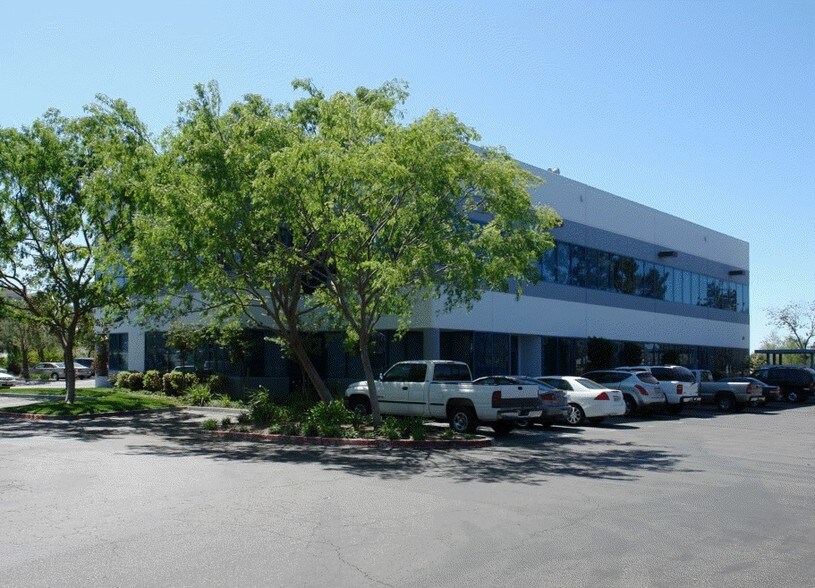 301 Science Dr, Moorpark, CA à louer - Photo du bâtiment - Image 3 de 10