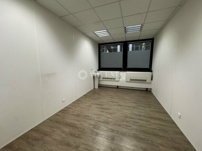 Bureau dans Lognes à louer - Photo du bâtiment - Image 3 de 4