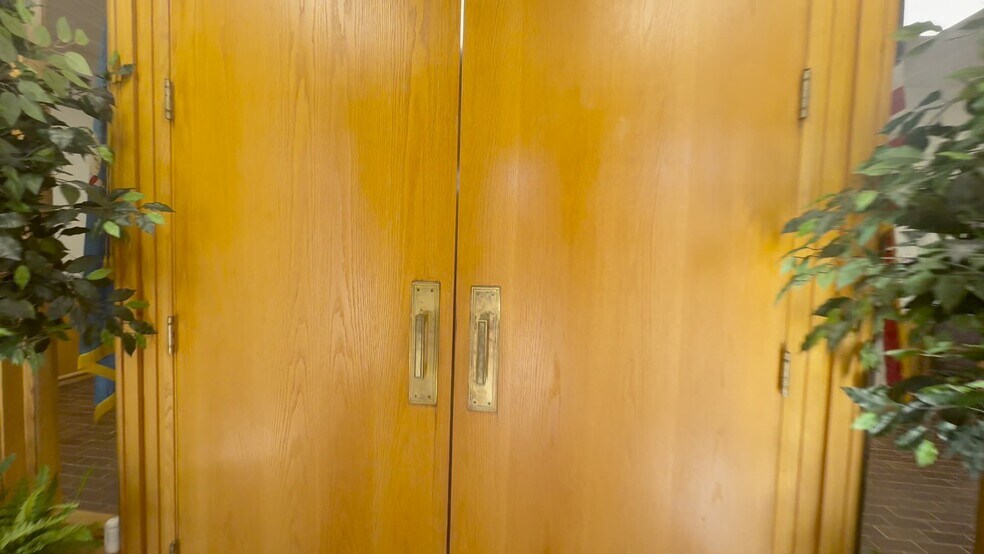 4848 N Lincoln Blvd, Oklahoma City, OK à louer - Vidéo sur l’inscription commerciale - Image 2 de 4