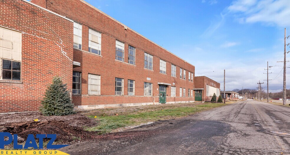 408 Dana St, Warren, OH for sale - Primary Photo - Image 3 of 15