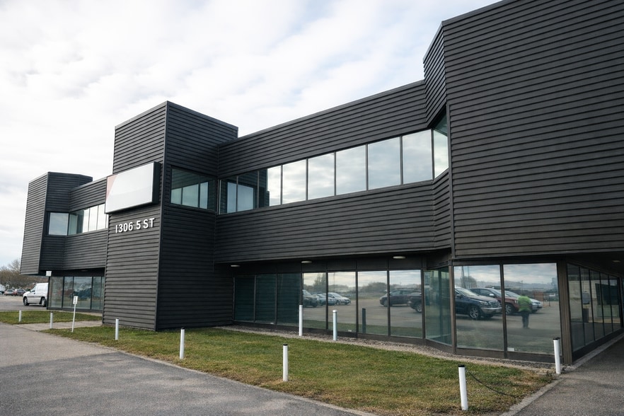 1306 5th St, Leduc, AB for lease - Primary Photo - Image 1 of 4