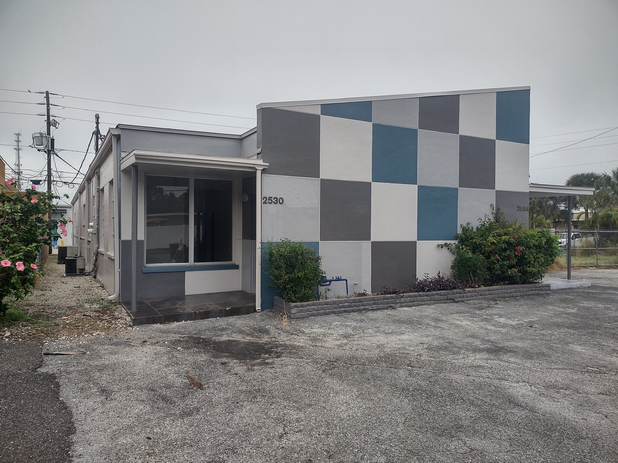 2530 22nd St N, Saint Petersburg, FL for lease Building Photo- Image 1 of 19