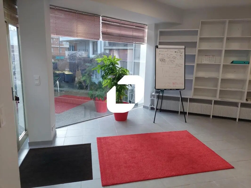 Office in Meudon for lease Lobby- Image 1 of 6