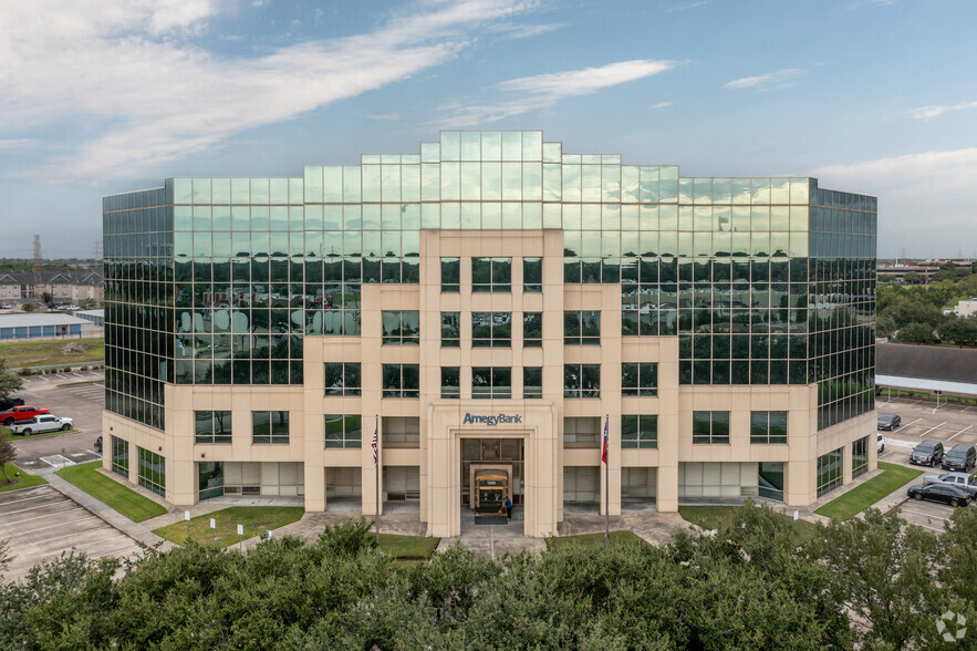 1300 Rollingbrook Dr, Baytown, TX à louer - Photo du bâtiment - Image 1 de 4