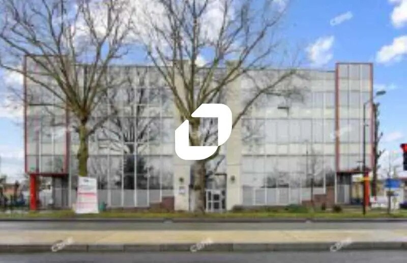 Flex in Saint-Denis for lease Building Photo- Image 1 of 8