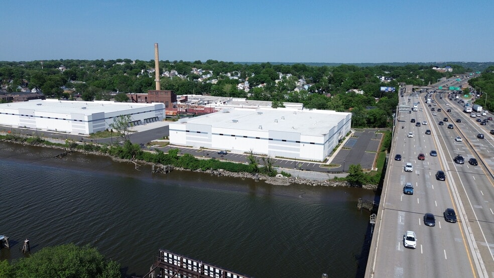 30 Cross St, Ridgefield Park, NJ for lease - Building Photo - Image 1 of 22