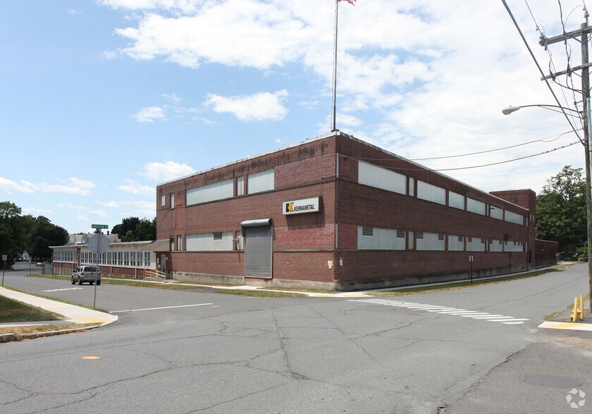 34 Sanderson St, Greenfield, MA à vendre - Photo du bâtiment - Image 2 de 4